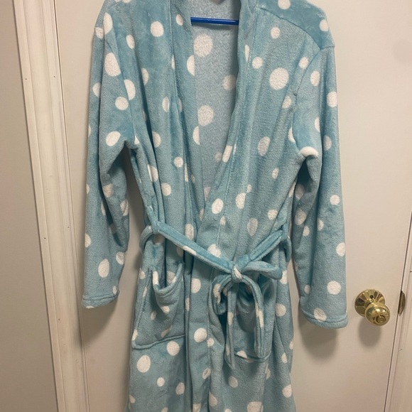 Assorted robes - Picture 3 of 11